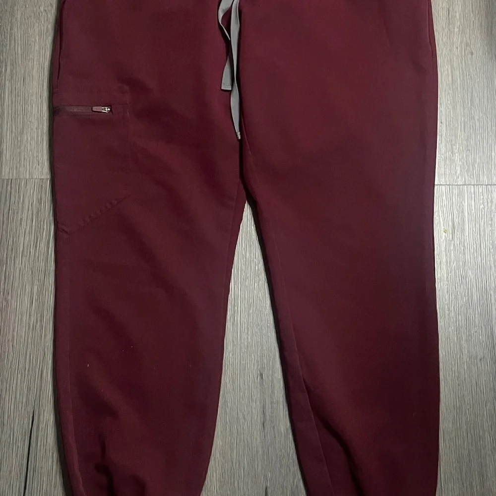 Figs Technical Collection Womens Maroon Jogger Pants